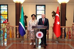 milli savunma bakani yasar guler guney afrikali mevkidasi ile bir araya geldi sc8nI2K4.jpg