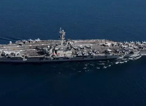 İran, ABD Uçak Gemisine Füze Saldırısı Düzenledi: Gerilim Tırmanıyor